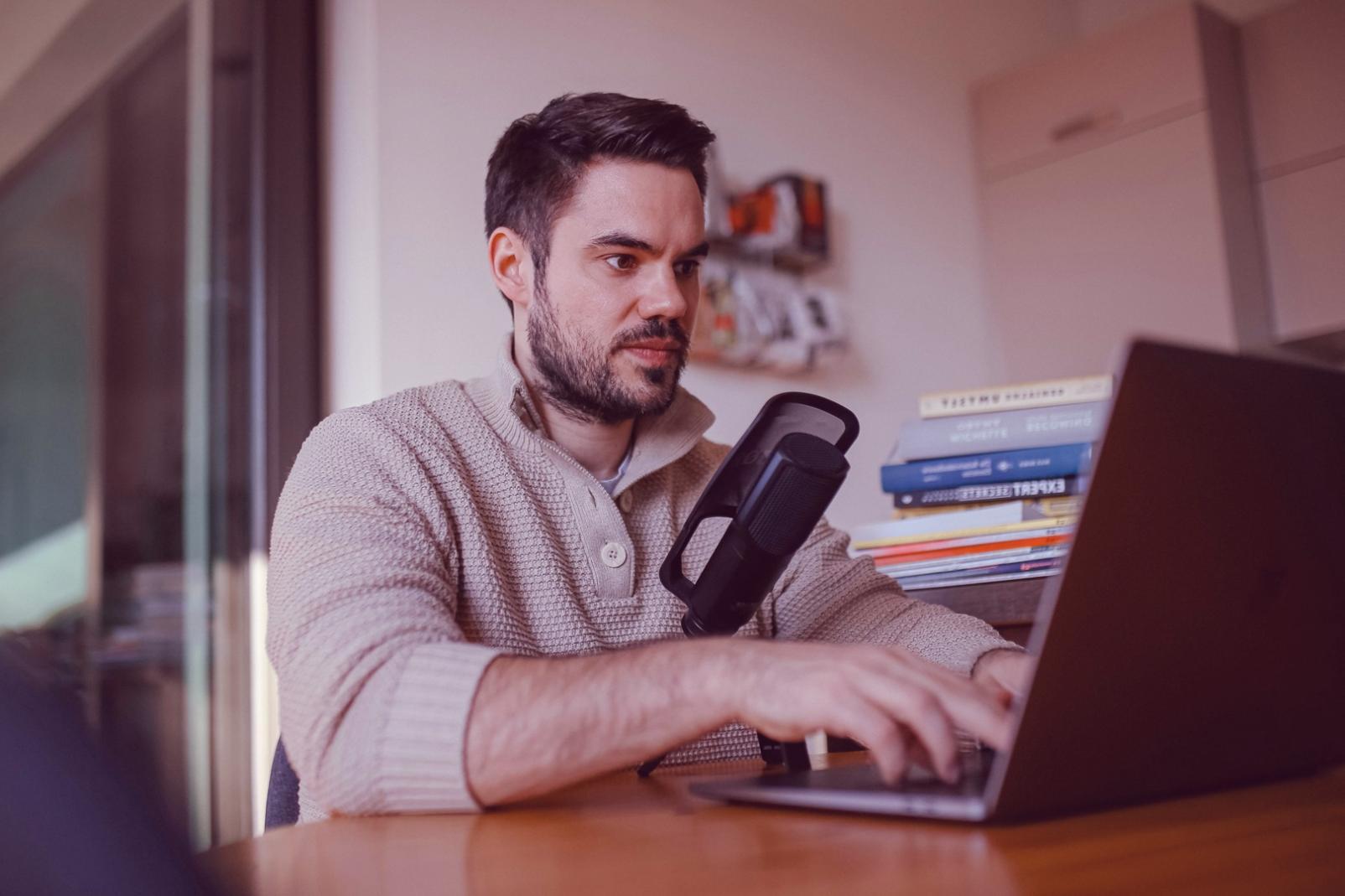 Analisis laporan keuangan profesional